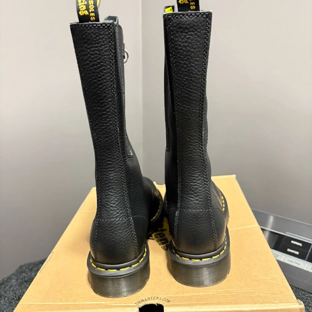 Dr Martens zip front boots - Picture 3 of 5
